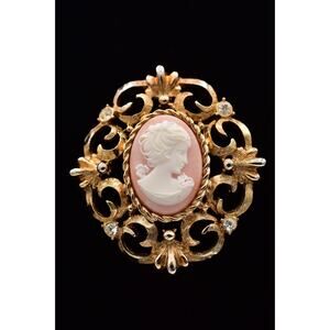 RJ Graziano Vintage Cameo Pin Brooch Gold Tone Pink White Signed 1970s BinBP